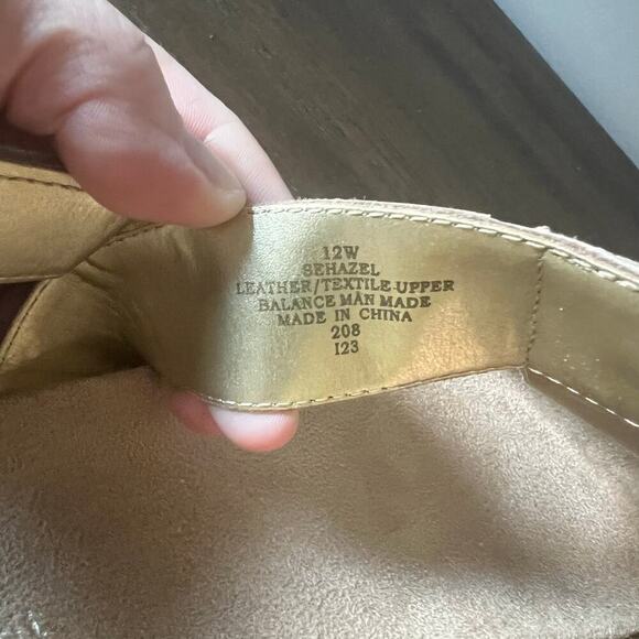 Easy Spirit Woman’s Hazel Leather Embellished Flat Metallic Sandals- Size 12W - Picture 12 of 13